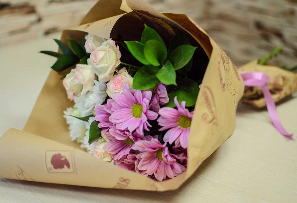 Букет улыбка в Краснотурьинске Букет цветов из: Розы и Хризантемы в Краснотурьинске