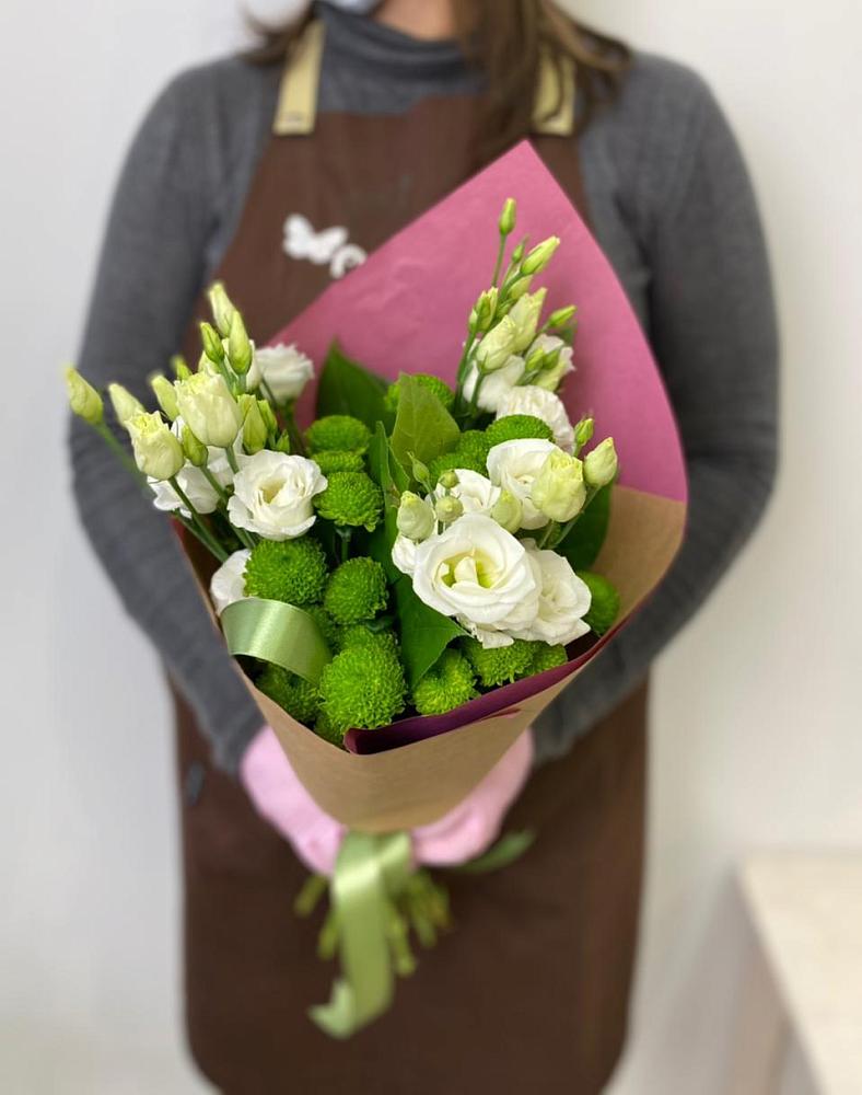 Букет морозный день в Краснотурьинске Букет цветов из: Хризантемы и Лизиантусы в Краснотурьинске