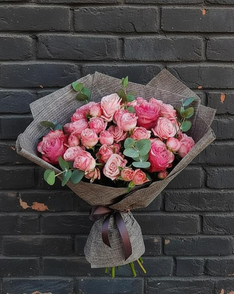 Букет розы в пальмах в Краснотурьинске Букет цветов из: Розы в Краснотурьинске