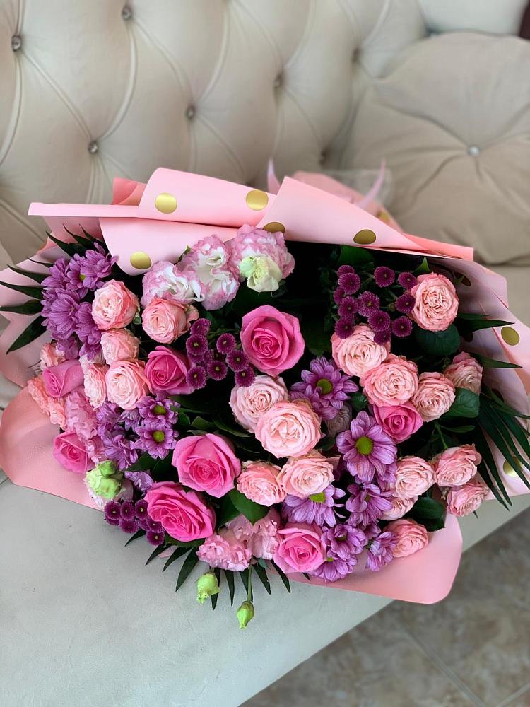 Букет Ваше величество в Краснотурьинске Букет цветов из: Хризантемы, Розы и Лизиантусы в Краснотурьинске