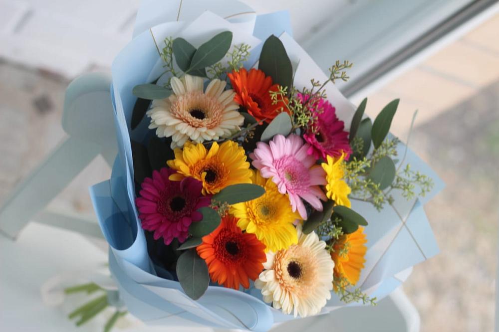 Букет мини герберы в Краснотурьинске Букет цветов из: Герберы в Краснотурьинске