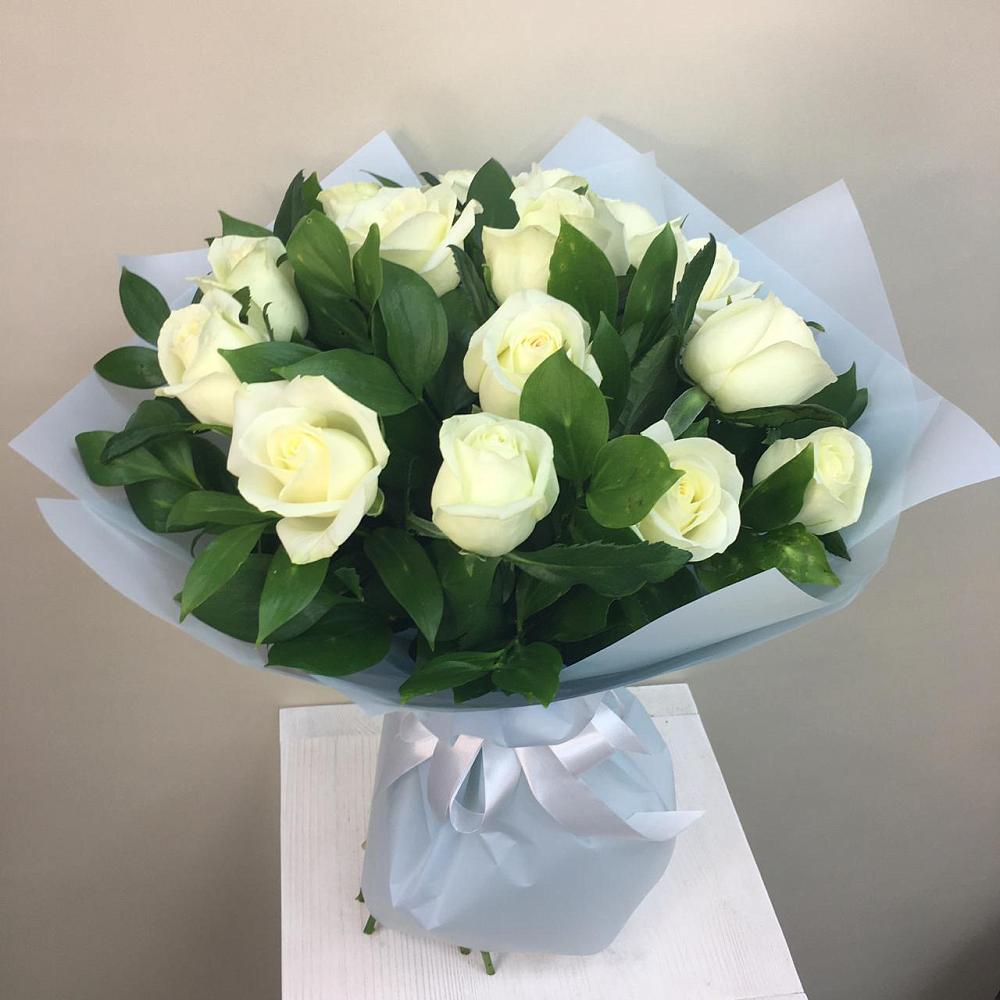 15 Белых роз Проуд в Краснотурьинске Букет 15 Белых роз Проуд в Краснотурьинске