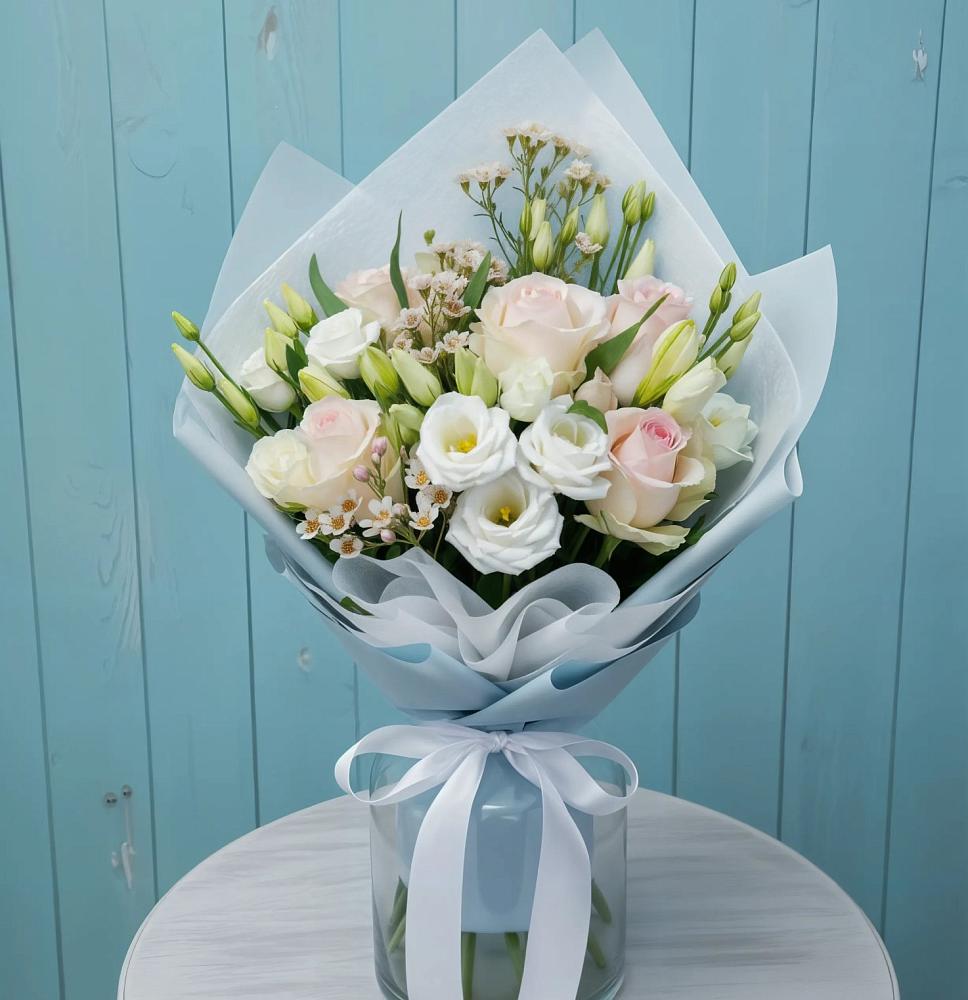 Букет цветов из: Розы и Лизиантусы в Краснотурьинске