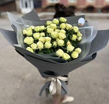 Букет Белые кустовые розы Солинеро в Краснотурьинске