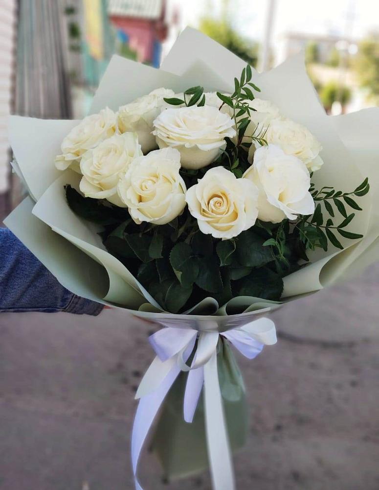 Белые розы Проуд в Краснотурьинске Букет Белые розы Проуд в Краснотурьинске