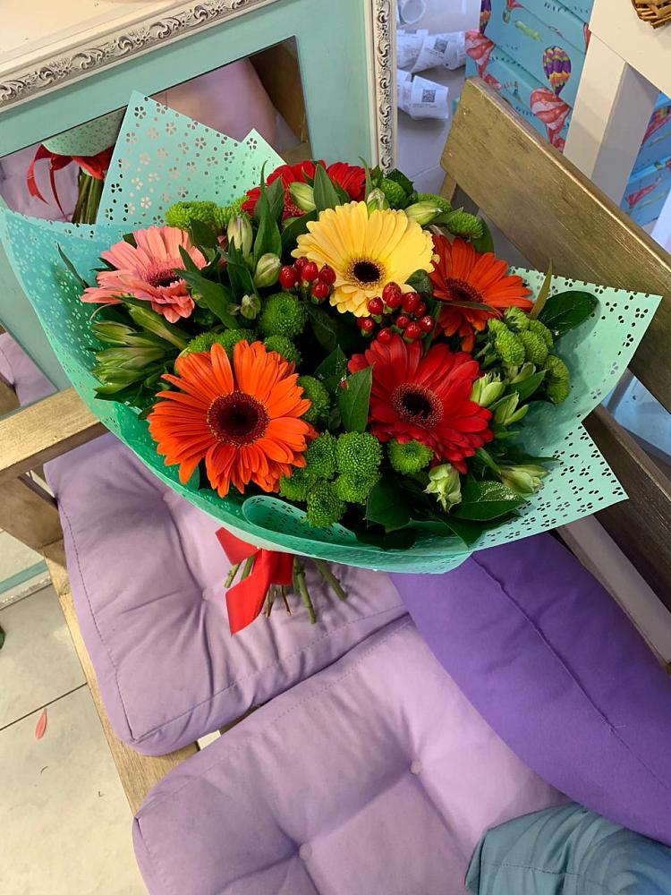 Букет цветов из: Герберы, Хризантемы и Альстромерии в Краснотурьинске