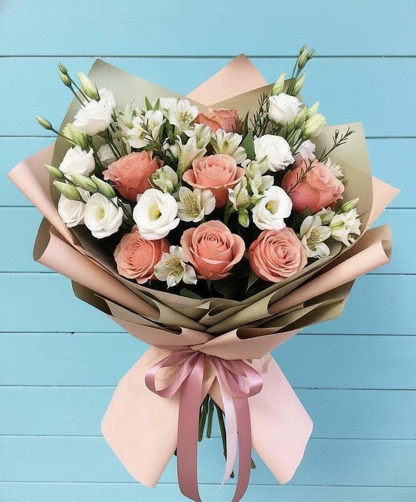 Букет олимп в Краснотурьинске Букет цветов из: Розы, Альстромерии и Лизиантусы в Краснотурьинске