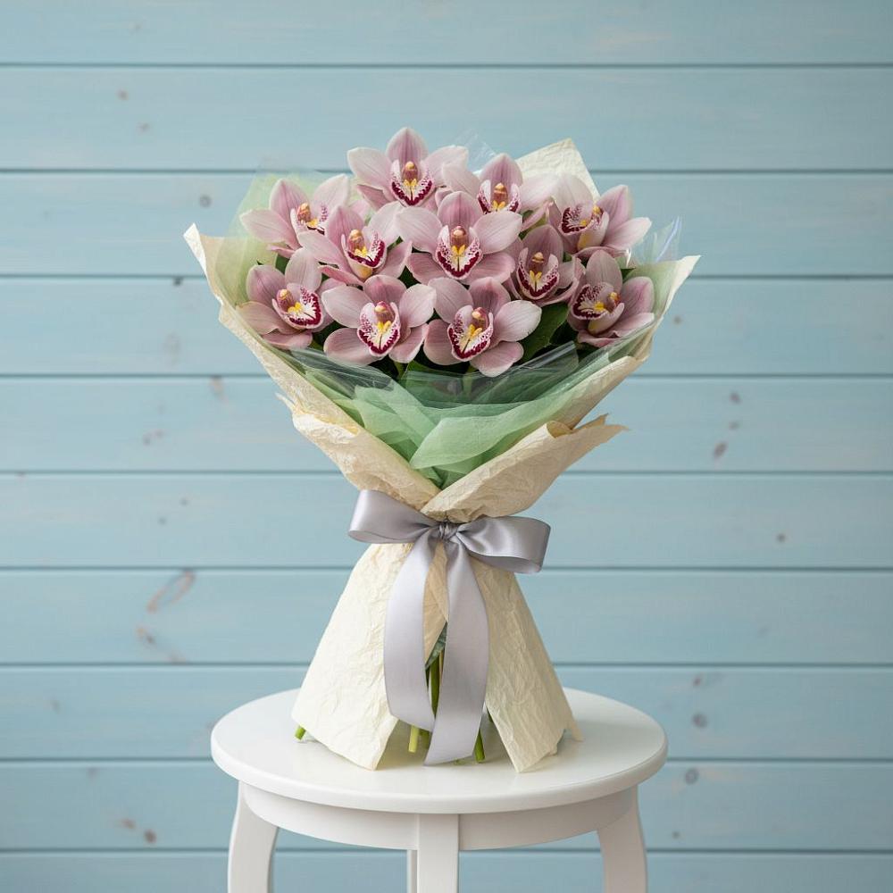 Букет 11 орхидей в Краснотурьинске Букет цветов из: Орхидеи и Розы в Краснотурьинске