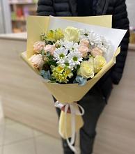 Букет цветов из:  Альстромерии, Розы и Хризантемы в Краснотурьинске