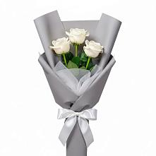 Букет 3 белые розы в Краснотурьинске Букет 3 белые розы в Краснотурьинске