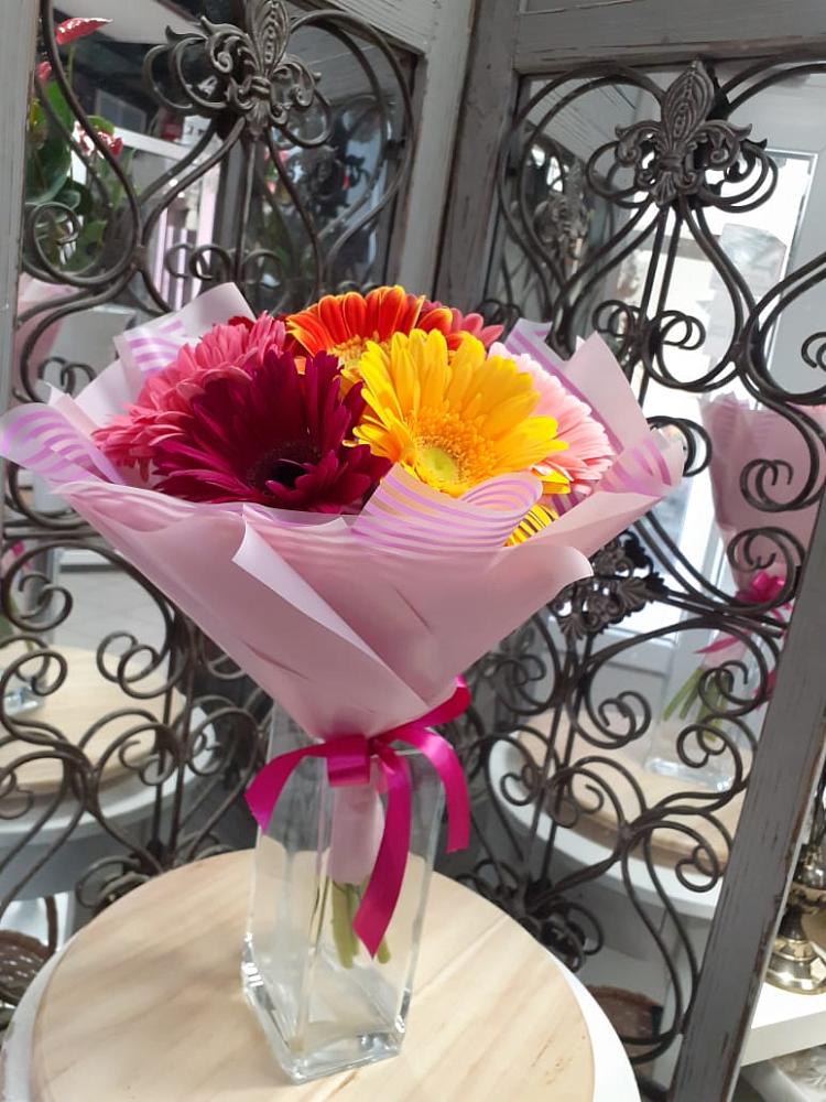 Букет радуга в Краснотурьинске Букет цветов из: Герберы в Краснотурьинске