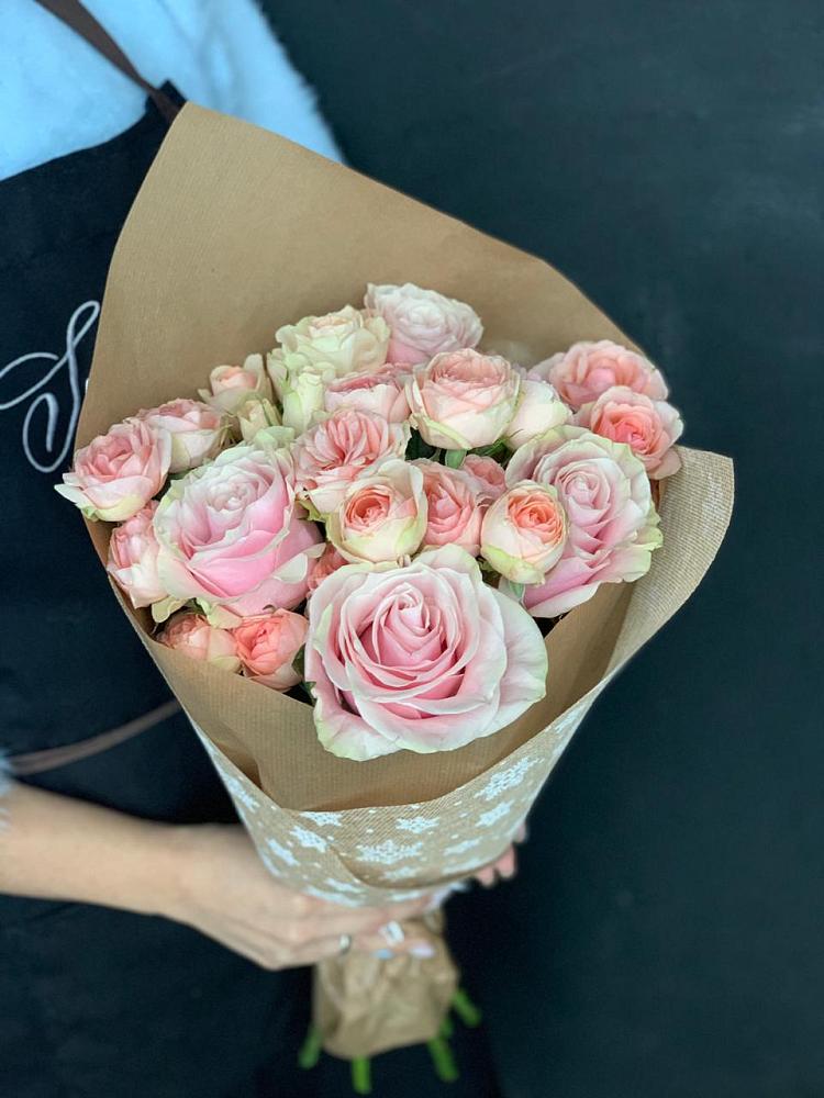 Букет ванильный зефир в Краснотурьинске Букет цветов из: Хризантемы и Розы в Краснотурьинске