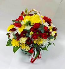 Цветочная композиция из Хризантемы и Розы в корзине в Краснотурьинске