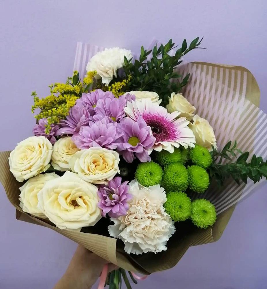 Букет магия в Краснотурьинске Букет цветов из: Хризантемы, Розы, Гвоздики и Герберы в Краснотурьинске