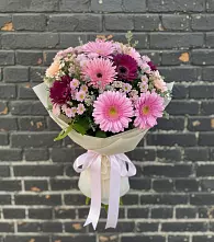 Букет яркие краски в Краснотурьинске Букет цветов из:  Герберы и Хризантемы в Краснотурьинске