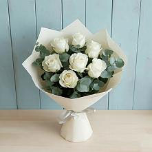 Букет Белые розы в Эвкалипте в Краснотурьинске