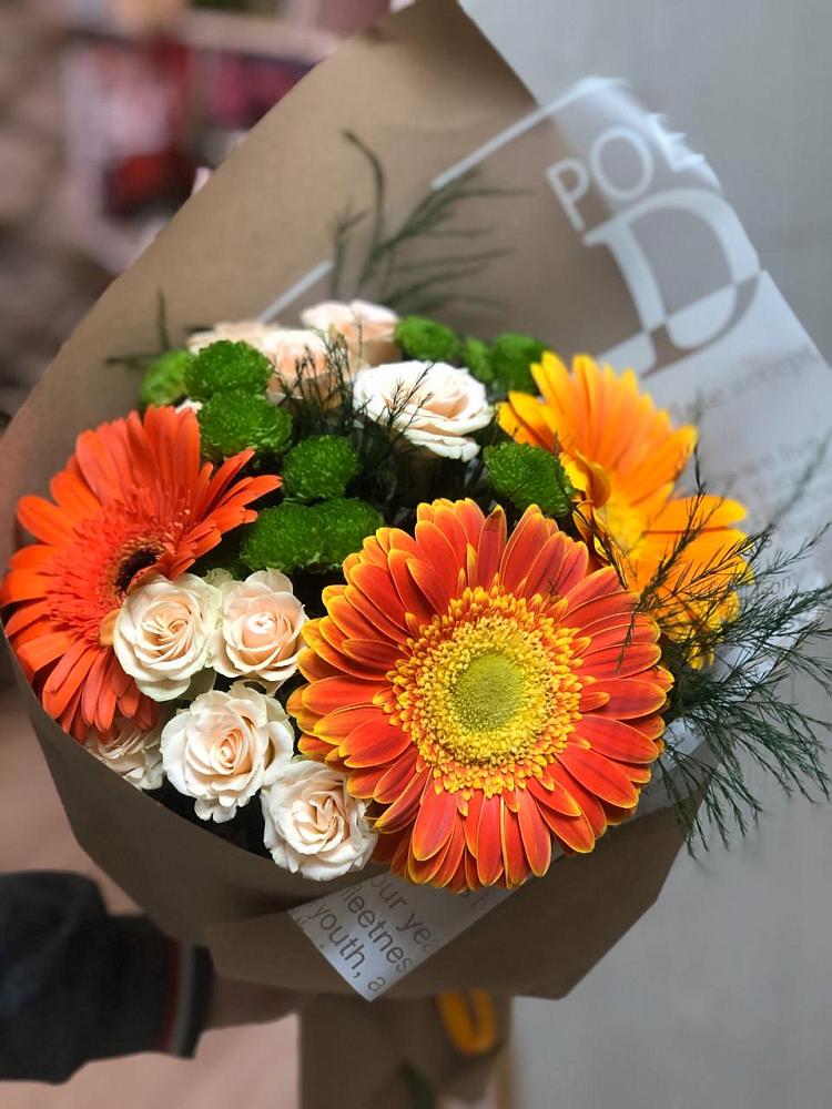 Букет желтый закат в Краснотурьинске Букет цветов из: Герберы, Хризантемы и Розы в Краснотурьинске