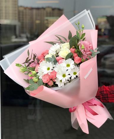 Букет цветов из: Розы, Лизиантусы и Хризантемы в Краснотурьинске