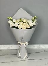 Букет цветов из:  Розы и Лизиантусы в Краснотурьинске